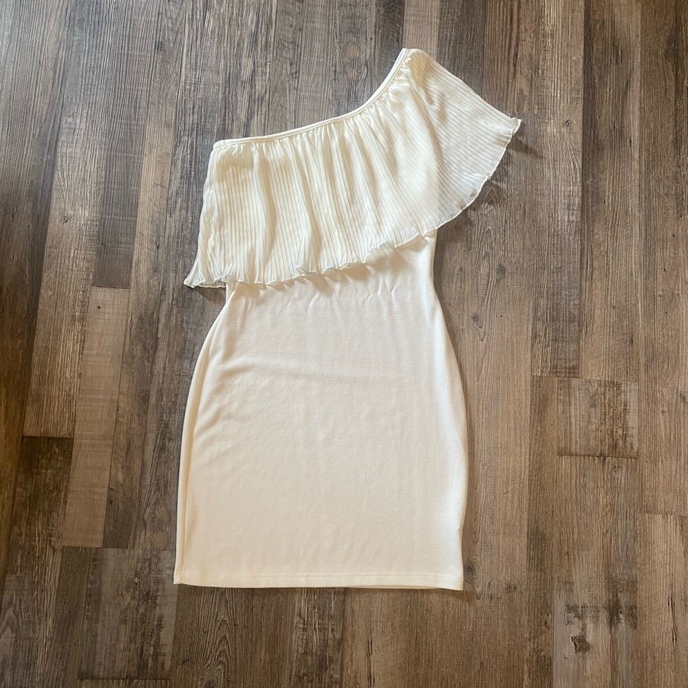 White one shoulder dress